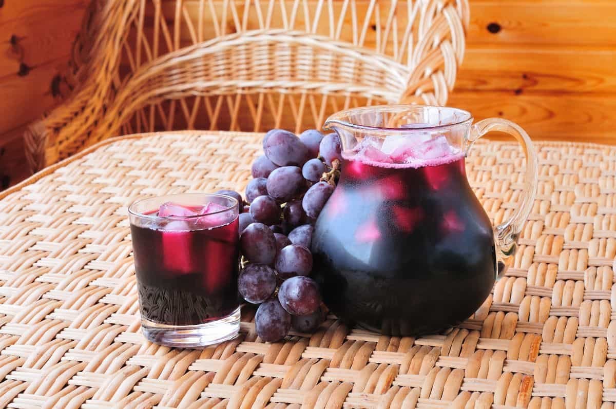 What Are the Health Benefits of Concord Grape Juice?