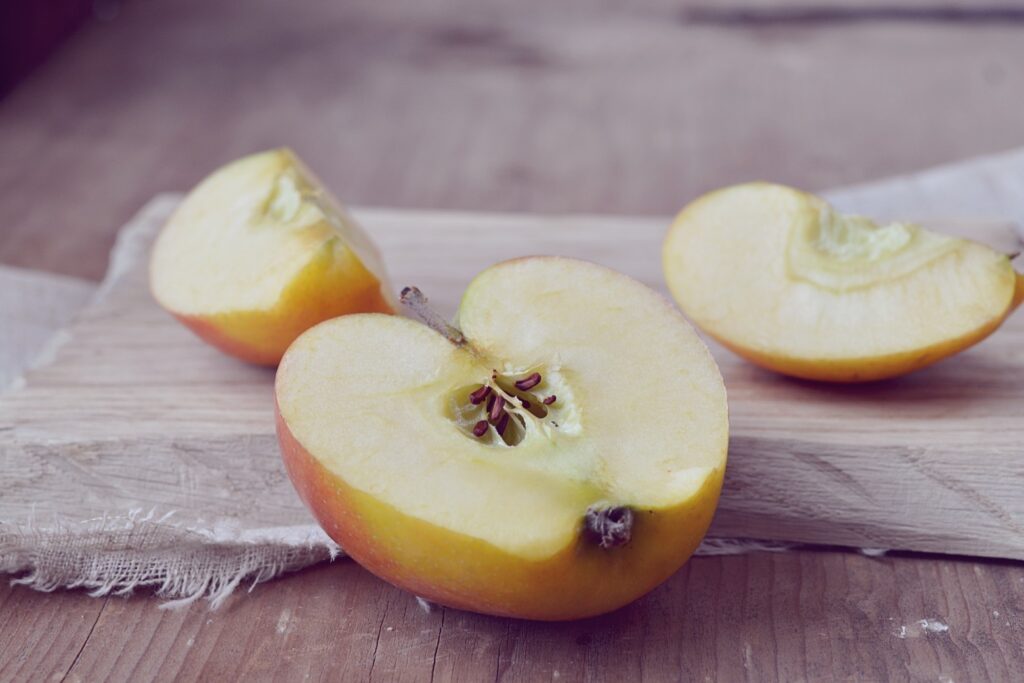 What Nutrients Are Found in Asian Apple Seeds?